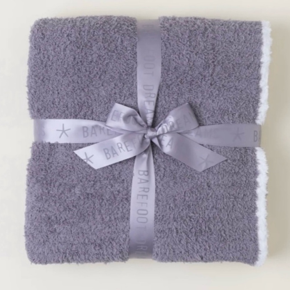 •NWT• Barefoot Dreams Blanket